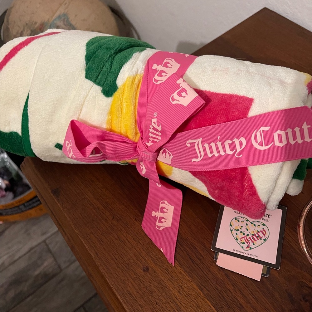 NWT // Juicy Couture Lemons Heart Beach Towel